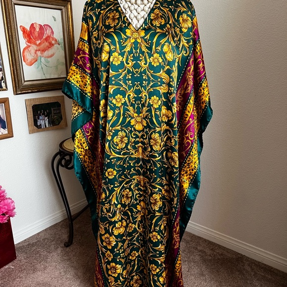 Vanessa Green & Gold Caftan by  Winlar - Picture 2 of 7